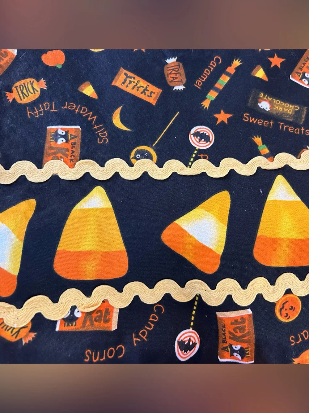 Vintage Debbie Mumm Jo-Ann Fabrics Halloween Candy Corn Table Runner 5.8 feet